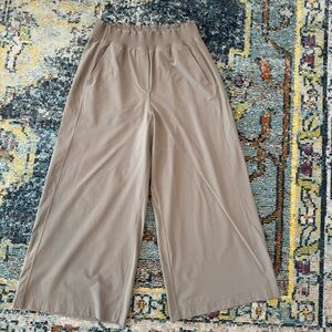 Lululemon Stretch Woven Ruffle-Waist Wide-Leg Crop